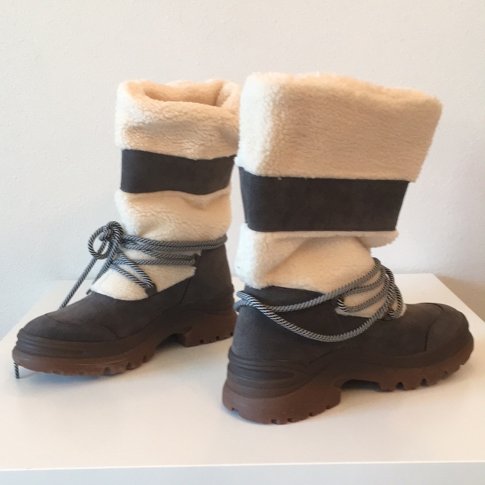 New WB Woman’s Journee‎ Collection Cozy Two-Tone Winter Boots
